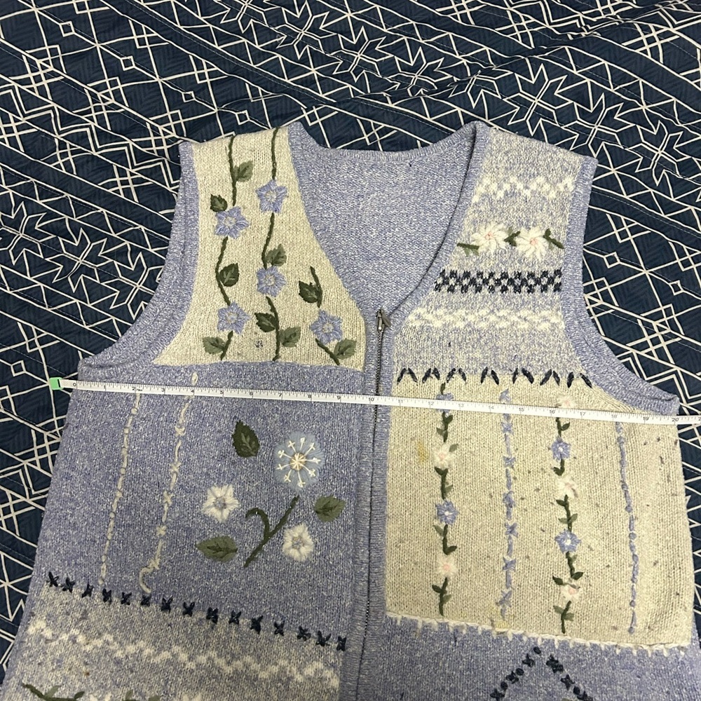 Vintage Blue and Cream Floral Knit Vest - Picture 4 of 6